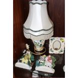 A MASONS CHARTREUSE PICTURE FRAME AND TABLE LAMP TOGETHER WITH TWO MASONS WALL PLAQUES (4)