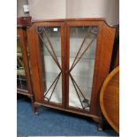 AN ART DECO MAHOGANY GLAZED CHINA CABINET ON BALL & CLAW FEET, H 127 cm, W 92 cm