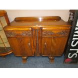 A VINTAGE OAK CRAVED SIDEBOARD H 100 cm, W 120 cm