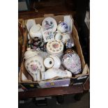 A SMALL TRAY OF CERAMICS TO INCLUDE A CHINESE GINGER JAR, ROYAL WORCESTER EXAMPLES ETC.