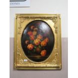 A GILT FRAMED OVAL DOMED OIL ON BOARD DEPICTING FLOWERS IN A VASE 50 X 40 CM