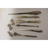 A COLLECTION OF HALLMARKED SILVER AND SILVER HANDLED ITEMS ETC. TO INCLUDE HALLMARKED SILVER BABY