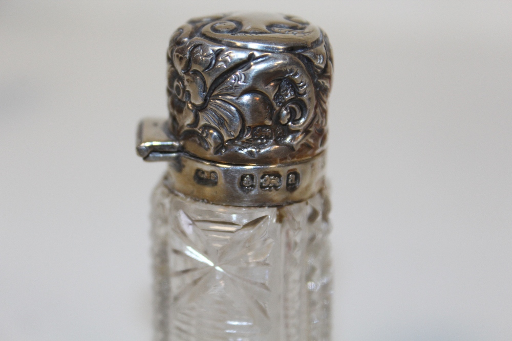 TWO SILVER AND CUT GLASS SCENT BOTTLES, ONE BADLY CRACKED, TOGETHER WITH A HALLMARKED SILVER TOP - Image 12 of 13