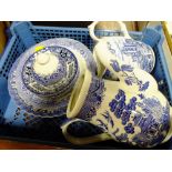 A SMALL TRAY OF BLUE AND WHITE CHINA TOGETHER WITH A BOX OF COFFEE POTS