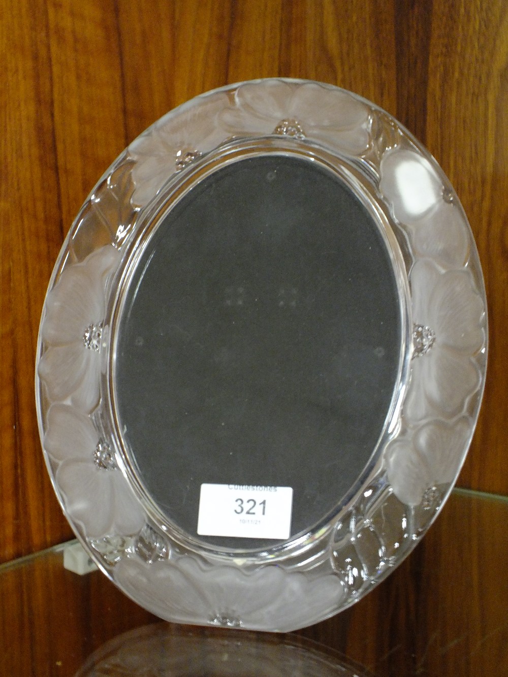 A WATERFORD CRYSTAL MARQUIS OVAL PICTURE FRAME, H 24 CM