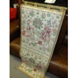 A VINTAGE WALL HANGING TAPESTRY WITH FLORAL AND FIGURAL DETAIL, 128 X 55 CM