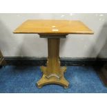 St Mary's Abbey - A VINTAGE OAK GOTHIC STYLE PEDESTAL TABLE H-70 W-53 CM