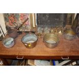 A COLLECTION OF VINTAGE METALWARE TO INCLUDE BRASS JAM PANS, SMELTING POT AND LADLE, MINIATURE ANVIL