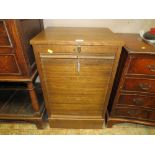 A VINTAGE OAK TAMBOUR FRONTED CABINET H-77 W-47CM - WITH KEY