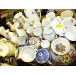 A TRAY OF ASSORTED CERAMICS TO INCLUDE A MAYFAIR PART COFFEE SET, WEDGWOOD ETC. TOGETHER WITH A
