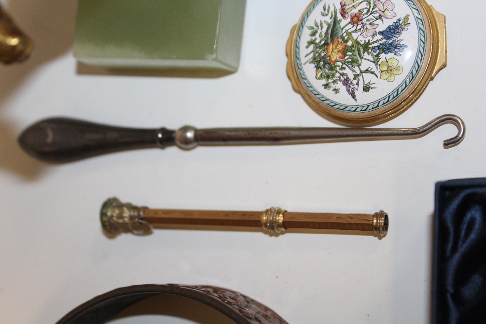 A BOX OF COLLECTABLES TO INCLUDE A HALLMARKED SILVER CORN SKEWER , ENAMEL BOXES, PEN ETC. - Image 8 of 8