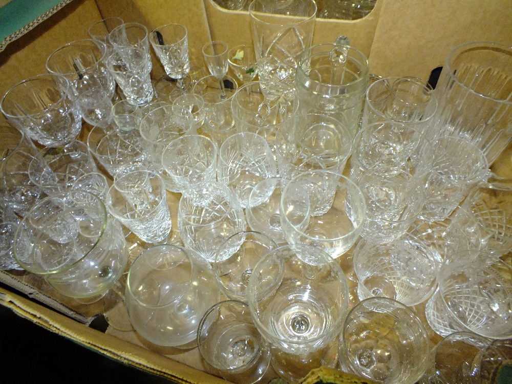 TWO TRAYS OF CUT GLASS TO INCLUDE DECANTERS AND DRINKING GLASSES - Image 2 of 3