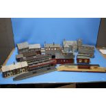 A LARGE COLLECTION OF 00 GAUGE SCALE RAILWAY, buildings and platforms