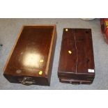 AN ANTIQUE MAHOGANY WRITING SLOPE A/F (DAMAGED) TOGETHER WITH A MAHOGANY FILING DRAWER, MARKED HOBBS