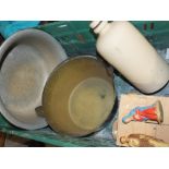 A QUANTITY OF HOUSEHOLD SUNDRIES TO INCLUDE A BRASS JAM PAN (PLASTIC TRAY NOT INCLUDED)