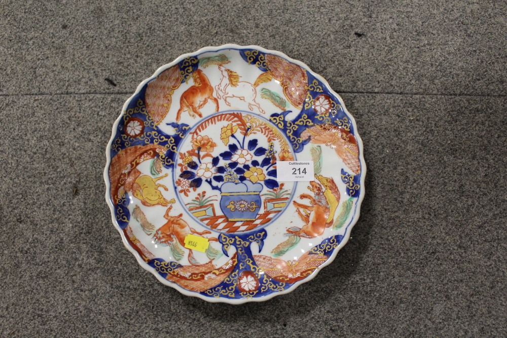 AN ORIENTAL IMARI STYLE CABINET PLATE DECORATED WITH HORSES, WITH SIX FIGURE CHARACTER MARK TO BASE,