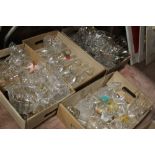 FOUR TRAYS OF ASSORTED GLASSWARE TO INCLUDE RETRO DRINKING GLASSES