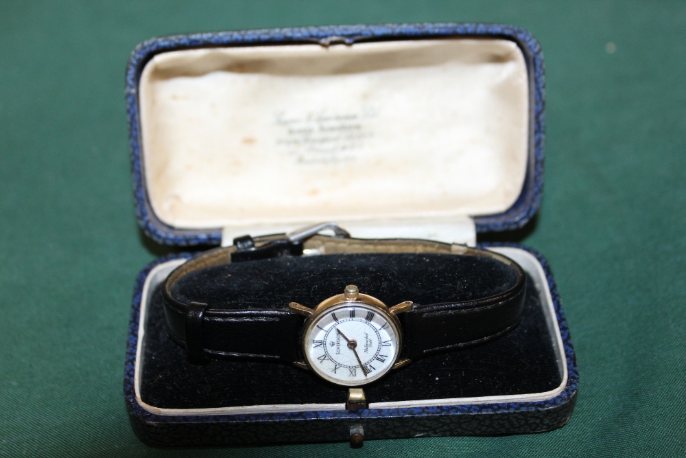 A LADIES 9 CARAT GOLD SOVEREIGN WRIST WATCH