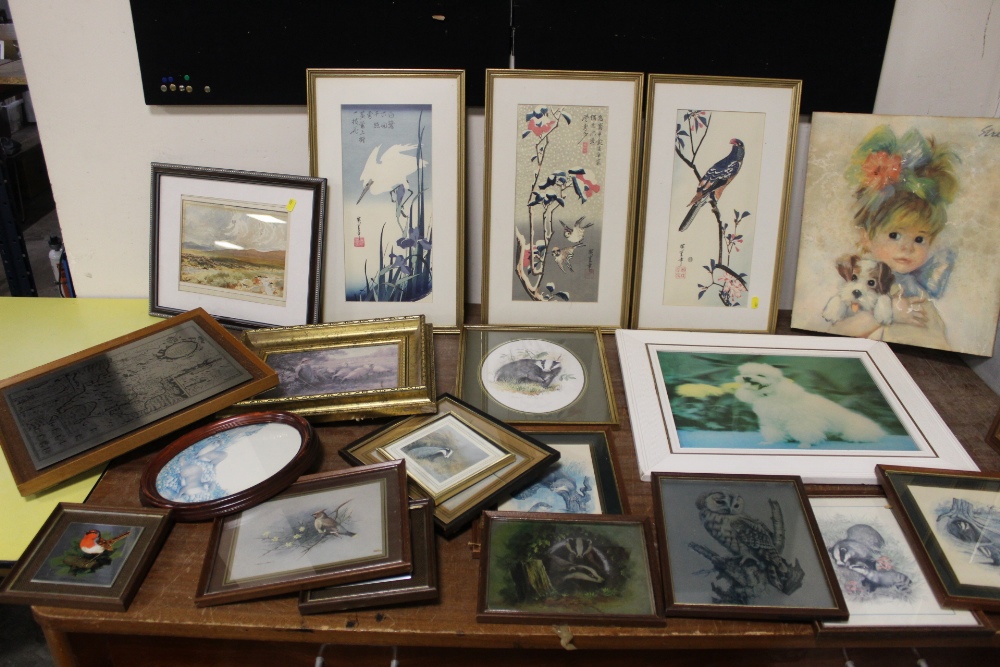 A QUANTITY OF ASSORTED PICTURES AND PRINTS TO INCLUDE WATERCOLOURS, THREE JAPANESE WOODBLOCK TYPE