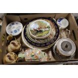 A TRAY OF ASSORTED CERAMICS TO INCLUDE AYNSLEY CABINET PLATES, CHINZ TEA POT ON TRAY ETC.