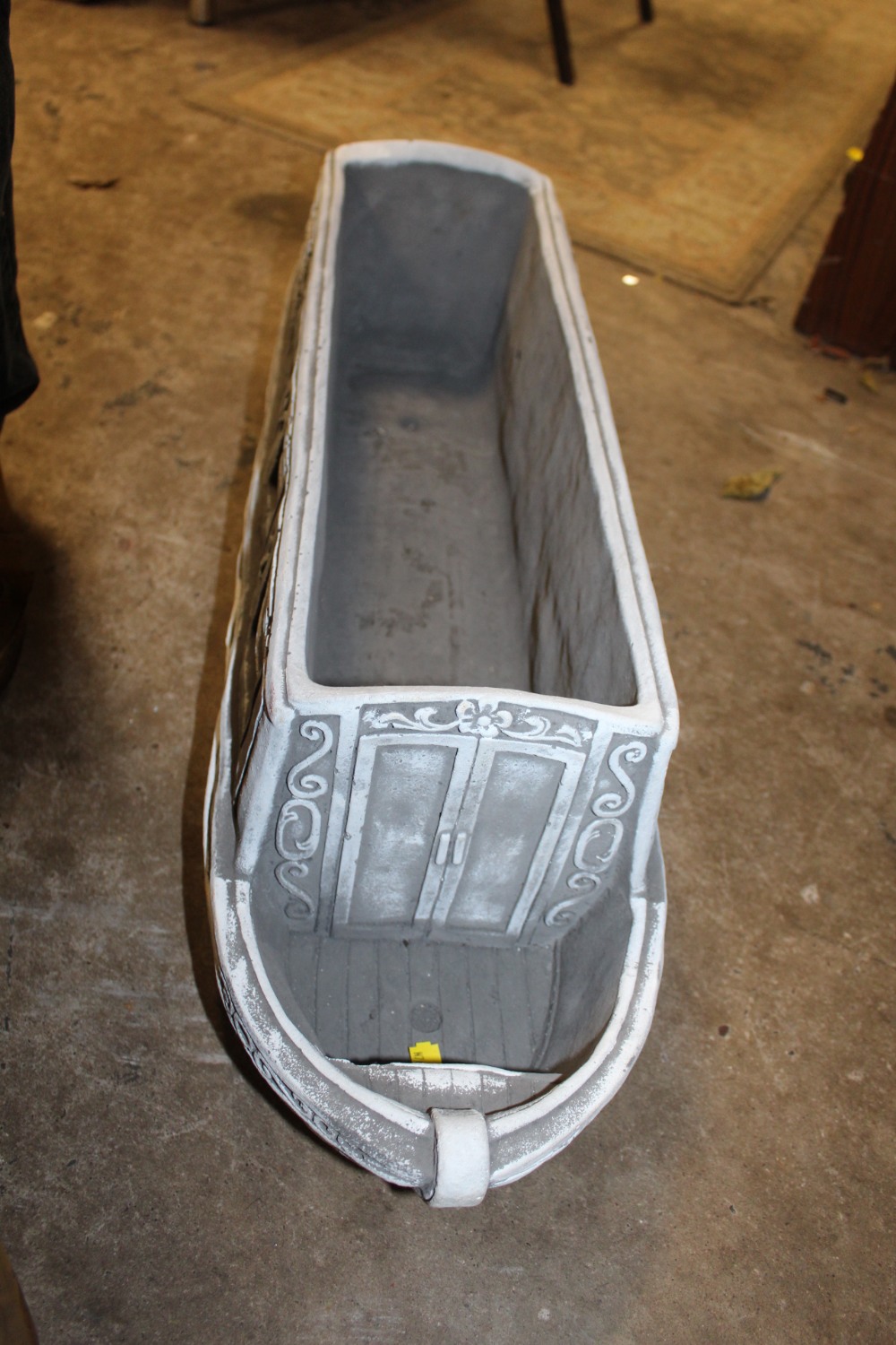 A CAST GARDEN PLANTER IN THE FORM OF A NARROW BOAT - Image 4 of 4