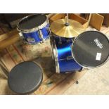 A CHILDS SIZE MUSIC ALLEY DRUM KIT