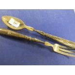 A PAIR OF ANTIQUE SILVER MOUNTED HORN SALAD SERVERS