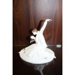 A COALPORT GOLD STAMPED LIMITED EDITION FONTEYN & NUREYEV 'A LEGENDARY PARTNERSHIP' FIGURE 7121250