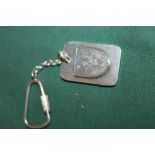 A SILVER LONDON KEY FOB WITH SILVER D LOCK, APPROX WEIGHT 36 G