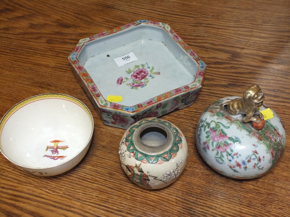 A COLLECTION OF FOUR ORIENTAL CERAMIC PIECES TO INCLUDE A BUTTERFLY PATTERN FOOTED DISH