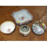 A COLLECTION OF FOUR ORIENTAL CERAMIC PIECES TO INCLUDE A BUTTERFLY PATTERN FOOTED DISH