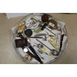 A SILVER PLATED TRAY OF COLLECTABLES TO INCLUDE WRISTWATCHES, JADE STYLE CAT FIGURE ETC.