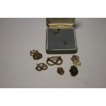 A PAIR OF 9 CT GOLD STAFFORDSHIRE KNOT CUFFLINKS WITH TWO SIMILAR BROOCHES, STICK PIN ETC.,
