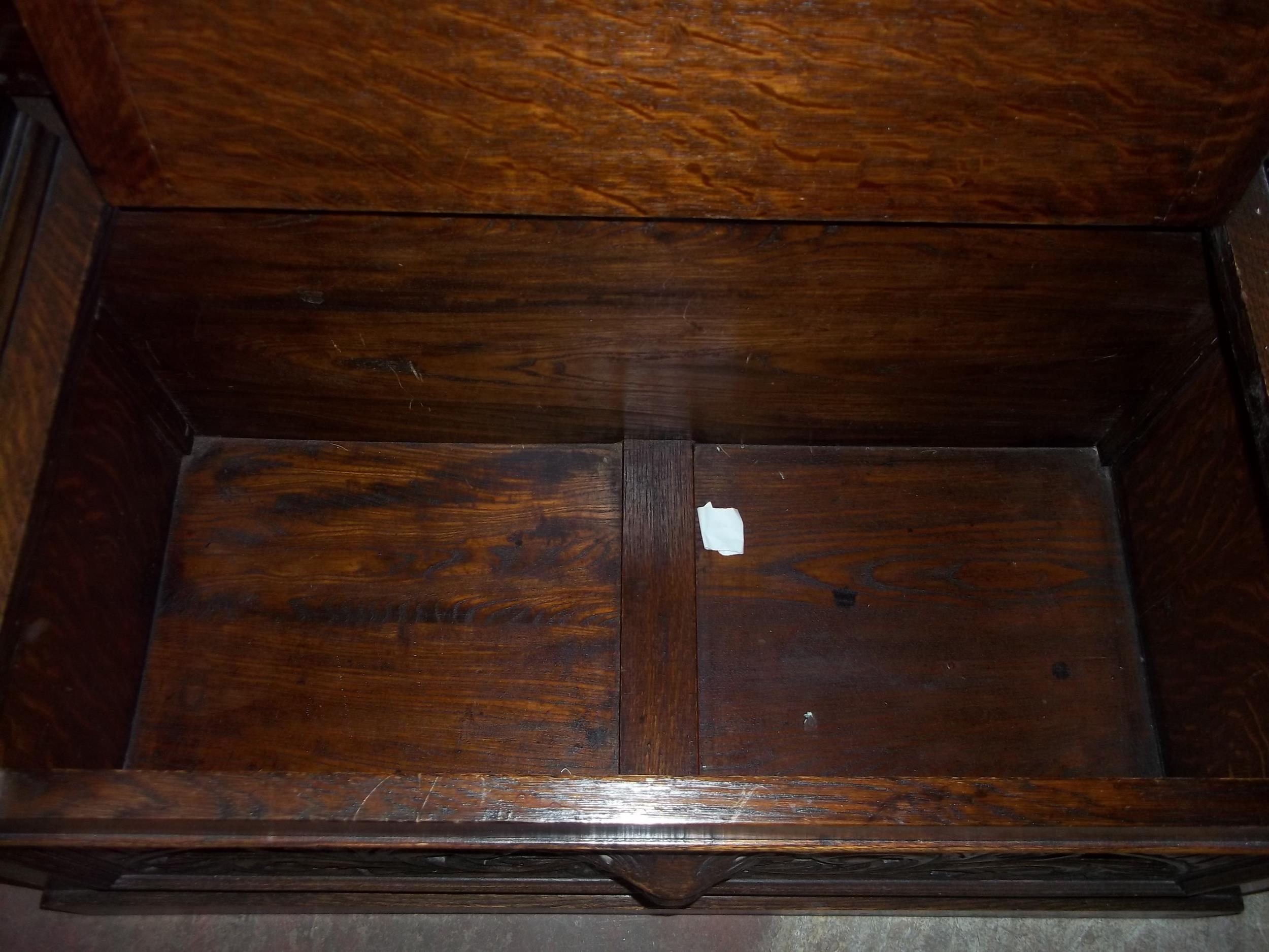 A SOLID OAK ANTIQUE MONKS BENCH - Image 5 of 5