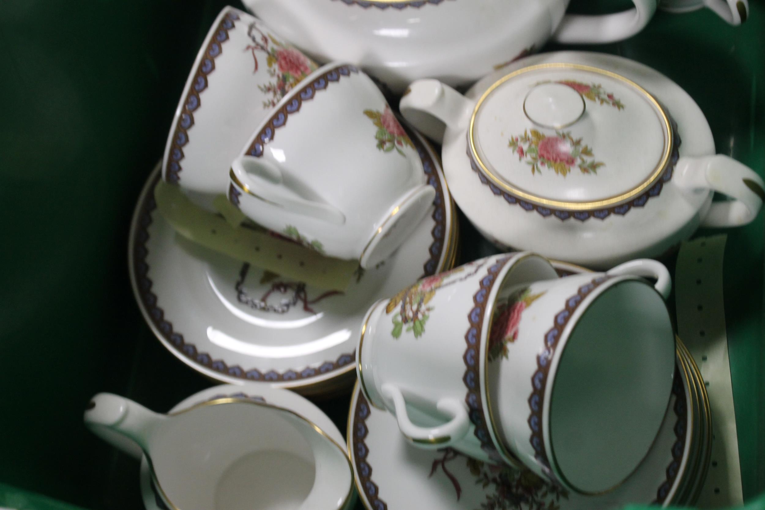 A SPODE TEASET IN "CHINESE BASKET" PATTERN INCLUDING TEAPOT - Image 3 of 3