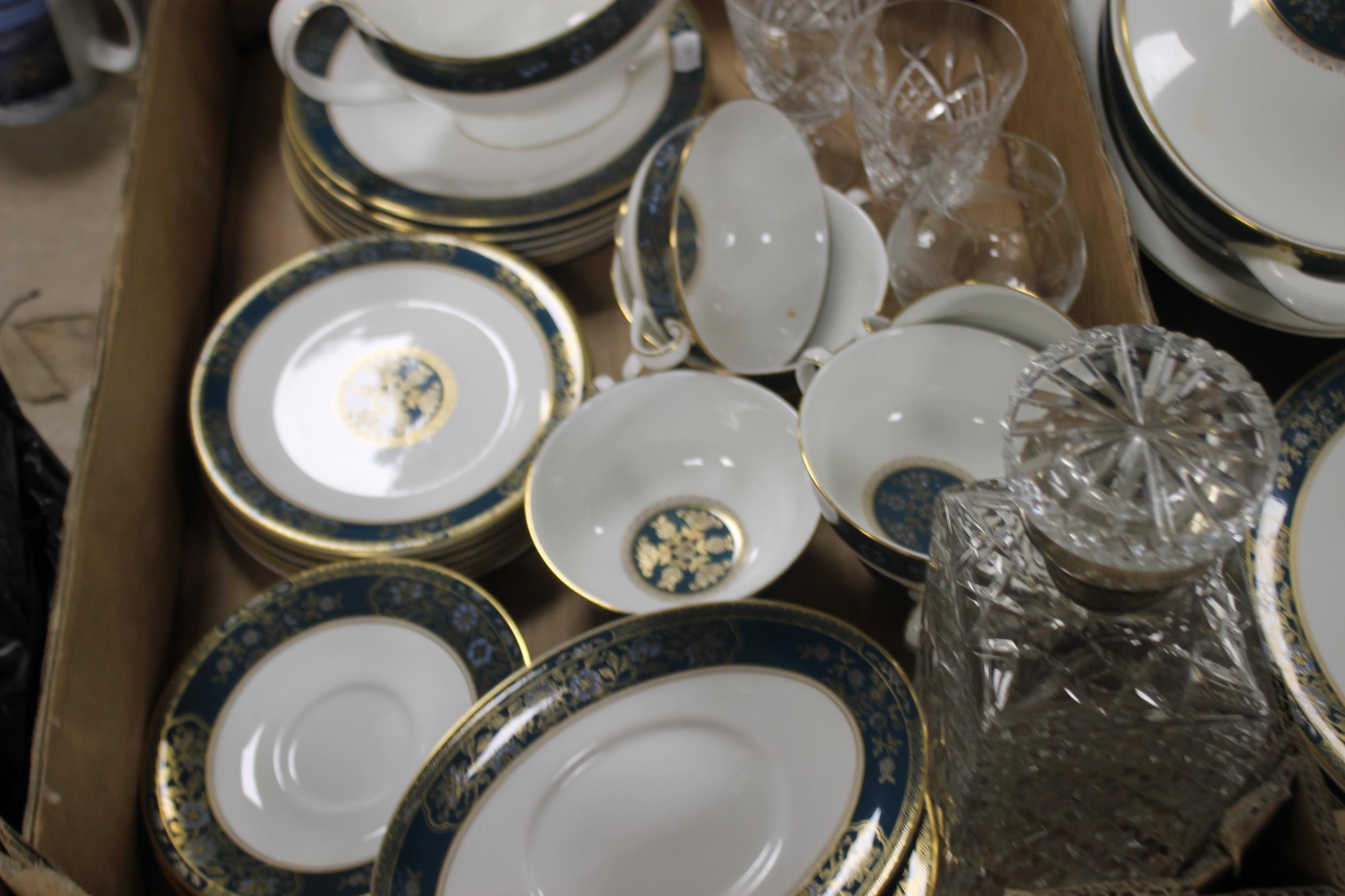 TWO TRAYS OF ROYAL DOULTON CARLYLE TEA & DINNERWARE AND A SMALL COLLECTION OF GLASSWARE (TRAYS NOT - Image 3 of 3