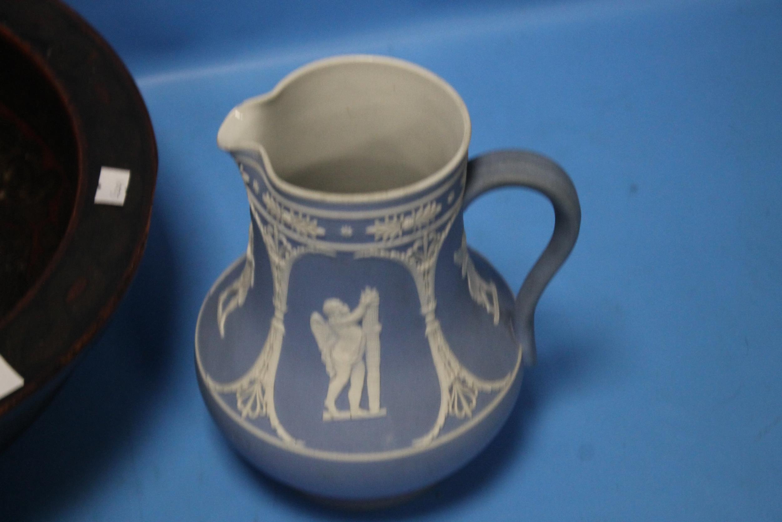 AN UNUSUAL HAND PAINTED PAPIER MACHE BOWL TOGETHER WITH A VICTORIAN JASPERWARE JUG (2) - Image 3 of 3