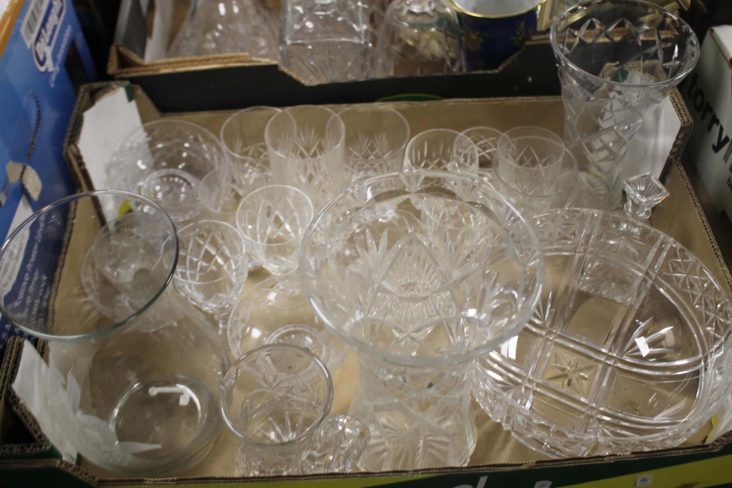 TWO TRAYS OF GLASSWARE AND CERAMICS (TRAYS NOT INCLUDED) - Image 3 of 3