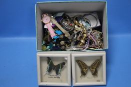 A BOX OF COLLECTABLES TO INCLUDE CAMERAS, COSTUME JEWELLERY ETC.