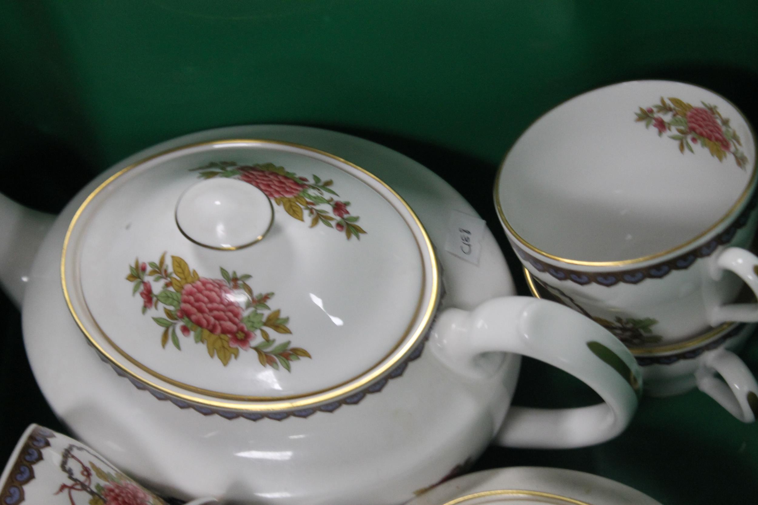 A SPODE TEASET IN "CHINESE BASKET" PATTERN INCLUDING TEAPOT - Image 2 of 3