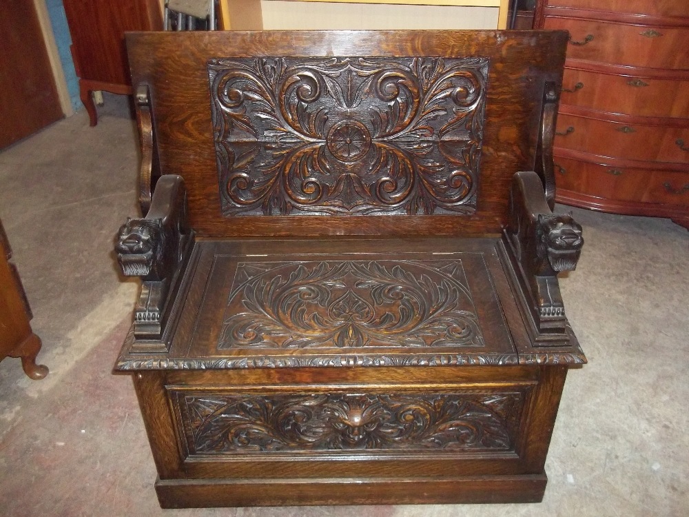 A SOLID OAK ANTIQUE MONKS BENCH - Image 3 of 5