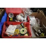 A BOX OF ASSORTED FISHING TACKLE TO INCLUDE SEA FISHING REELS, LURES HOOKS ETC