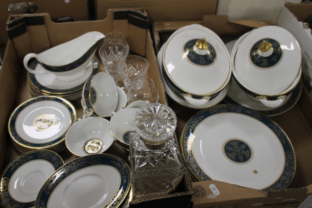 TWO TRAYS OF ROYAL DOULTON CARLYLE TEA & DINNERWARE AND A SMALL COLLECTION OF GLASSWARE (TRAYS NOT