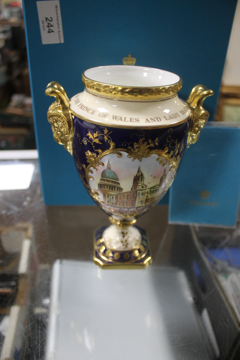 A COALPORT ROYAL WEDDING RAMS HEAD VASE WITH ORIGINAL RECEIPT AND CERTIFICATE 115/250 - Image 5 of 6