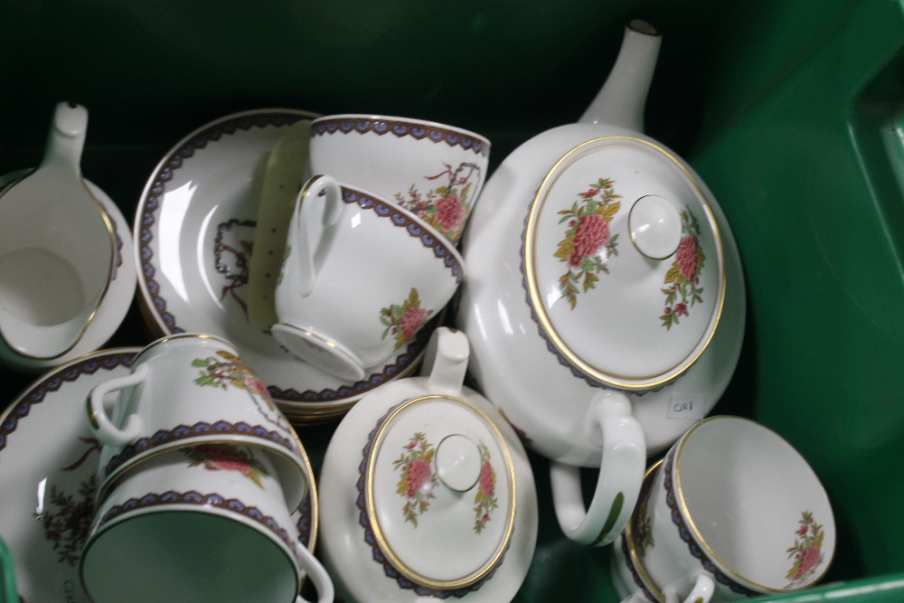 A SPODE TEASET IN "CHINESE BASKET" PATTERN INCLUDING TEAPOT