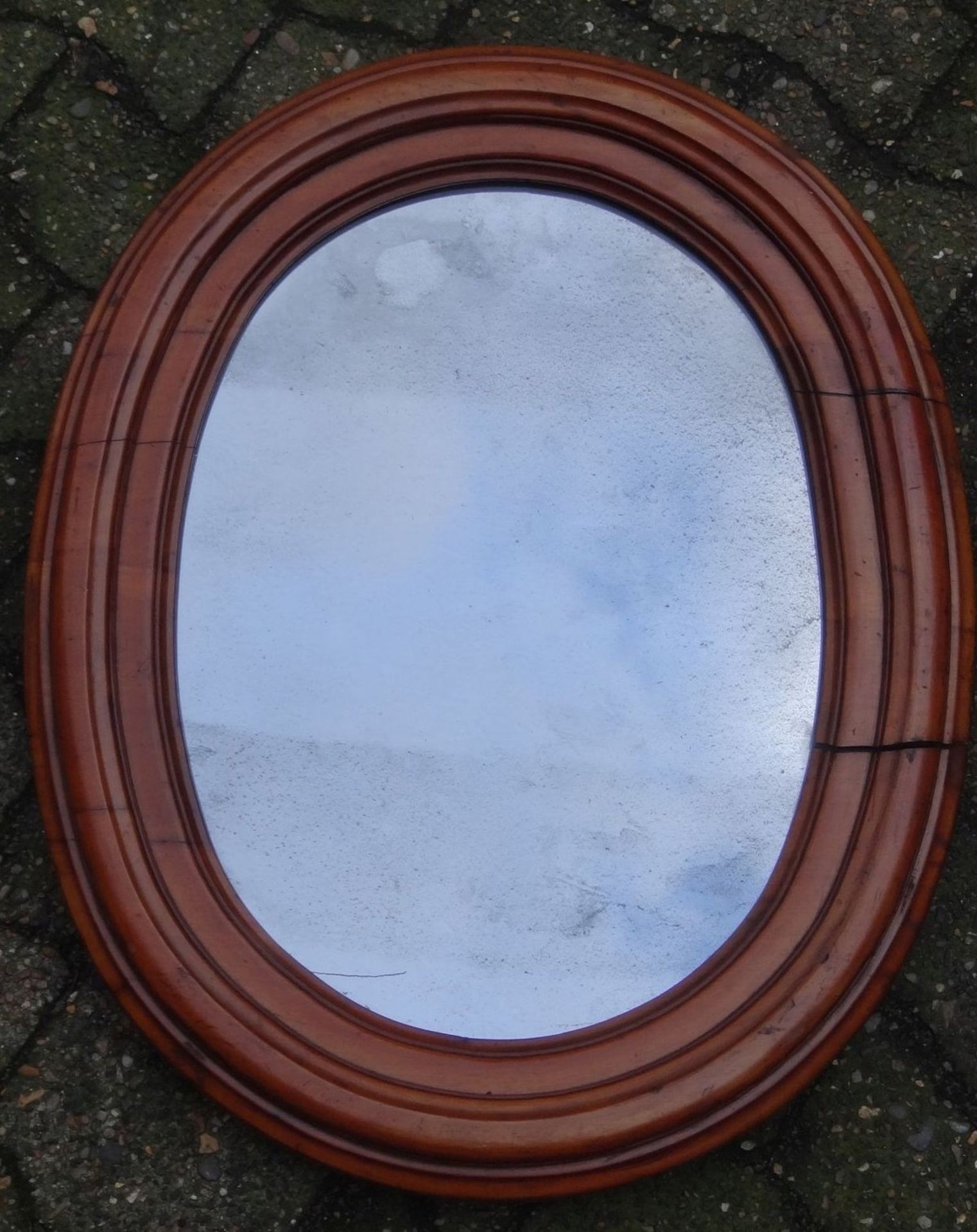 ovaler Wandspiegel mit breiten Holzrahmen, Spiegel fleckig, Rahmen überholungsbedürftig, 74x58 cm - Bild 3 aus 7