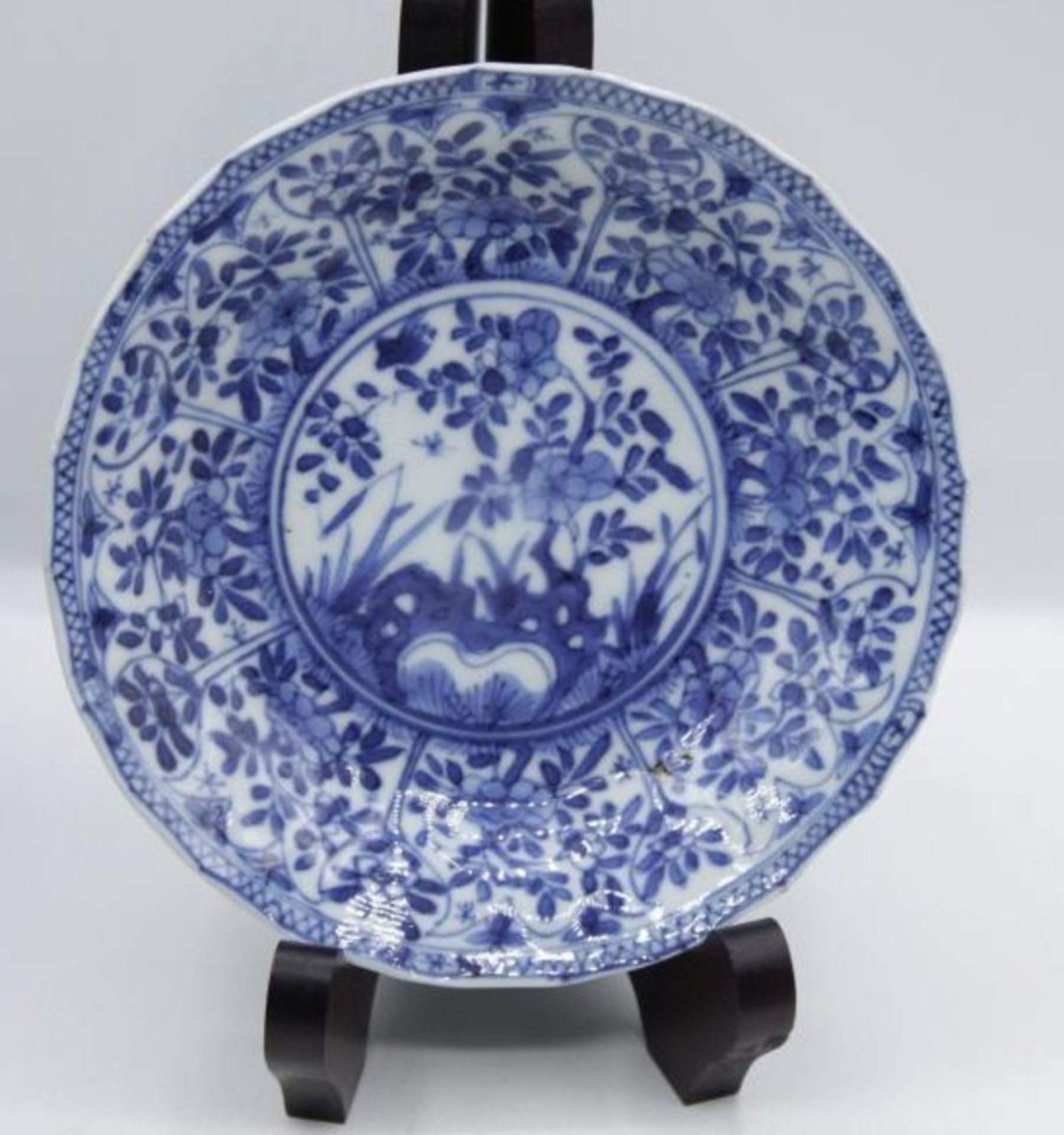 Konvolut div. China-Porzallan, blaue Dekore, jedes Teil mit Chip, Becher ca. H-4,5cm, Größter Teller - Bild 7 aus 10