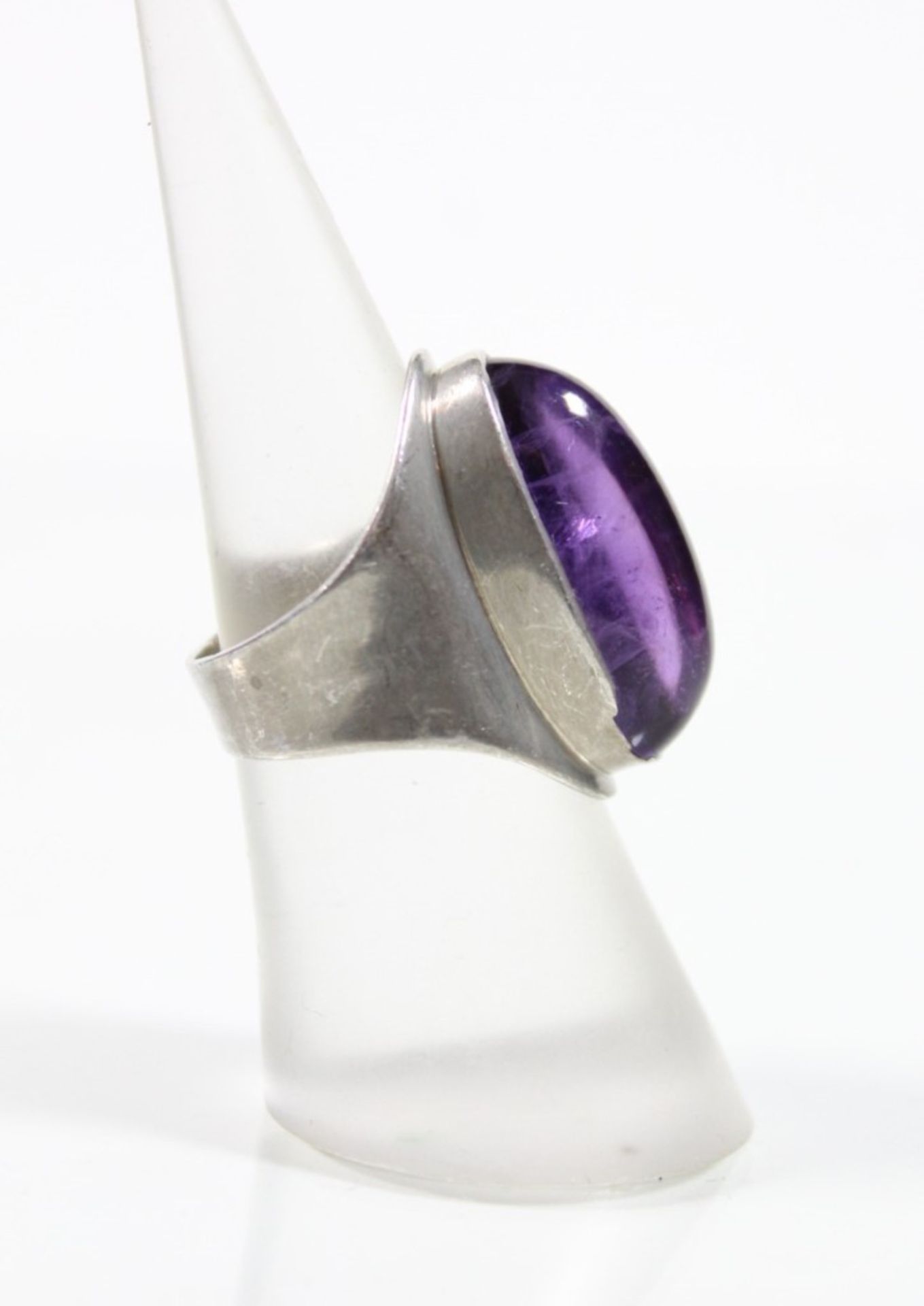 925-Sterlingsilber-Ring mit Amethyst-Cabochon, 21,3 x 9,8 cm, RG 50, 8,7 gr., Fassung weist - Bild 2 aus 5