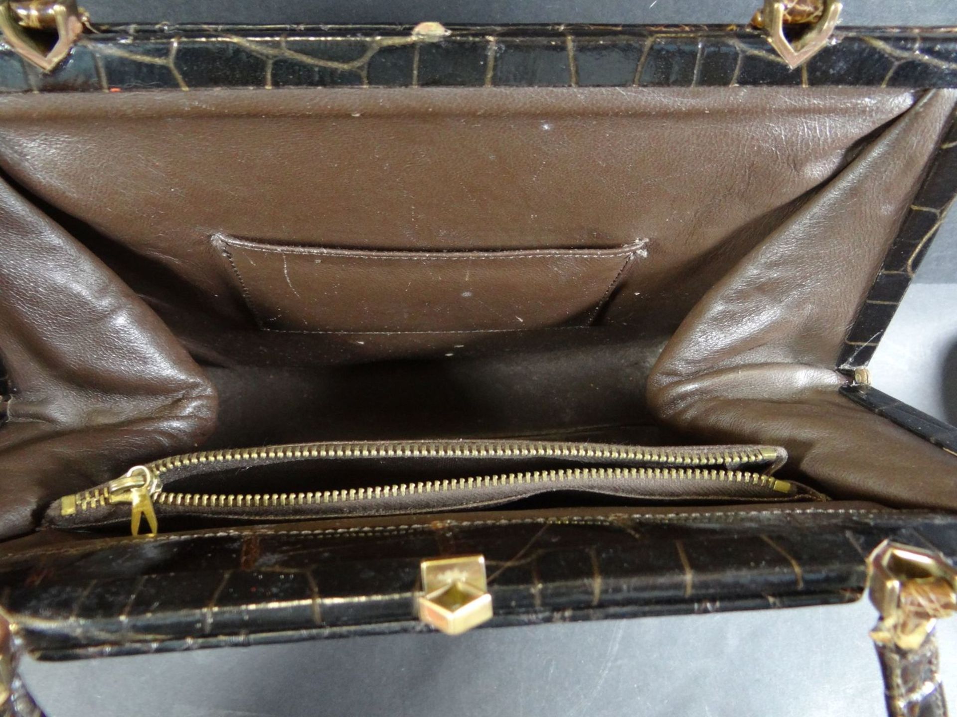 Reptilienleder-Handtasche, Alters-u. Gebrauchsspuren, H-21 cm, B-26 cm - Bild 4 aus 4