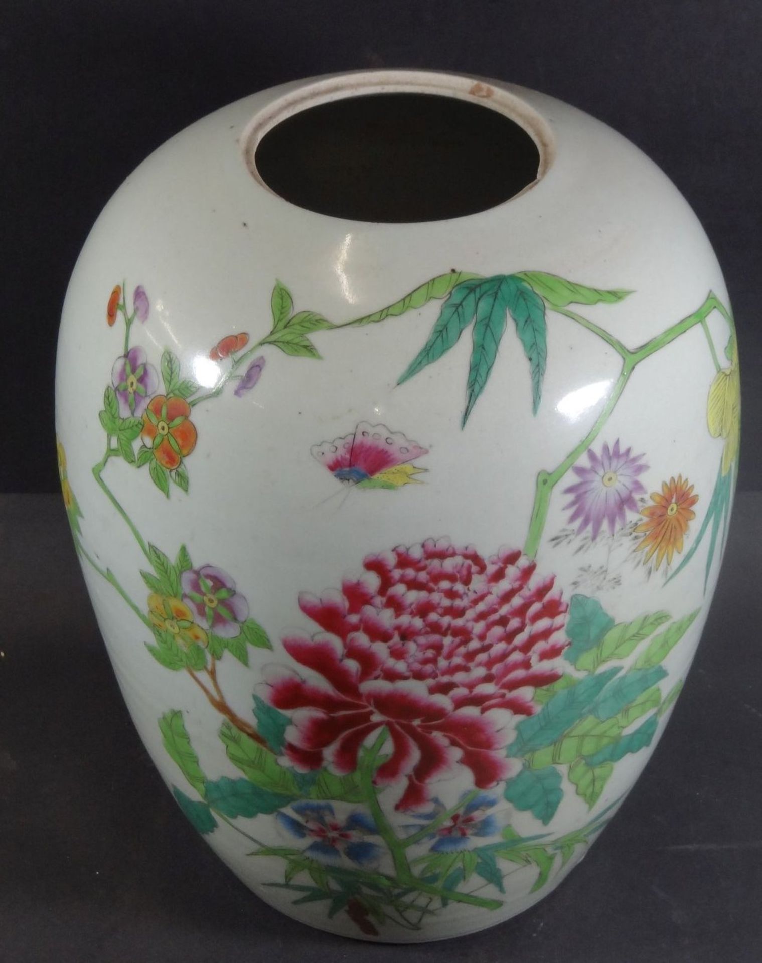 grosse China-Deckel-Vase, Blumenbemalung und chines. Schriftzeichen, H-28 cm, D-18 cm, Alters-u. - Image 2 of 9